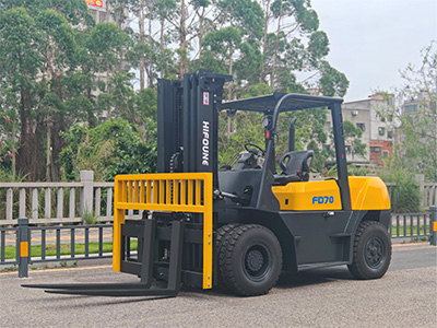 Wie wechselt man den Kraftstofffilter an einem Dieselgabelstapler?